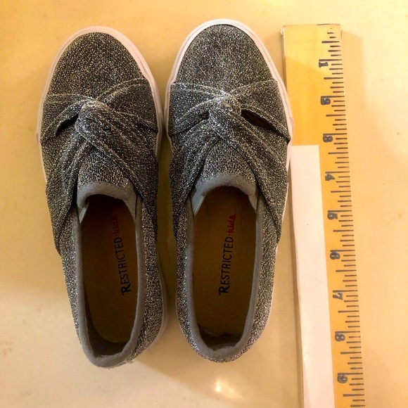 NEW-Girls Metallic glitter vulcanized slip on, size 12 - Picture 12 of 15